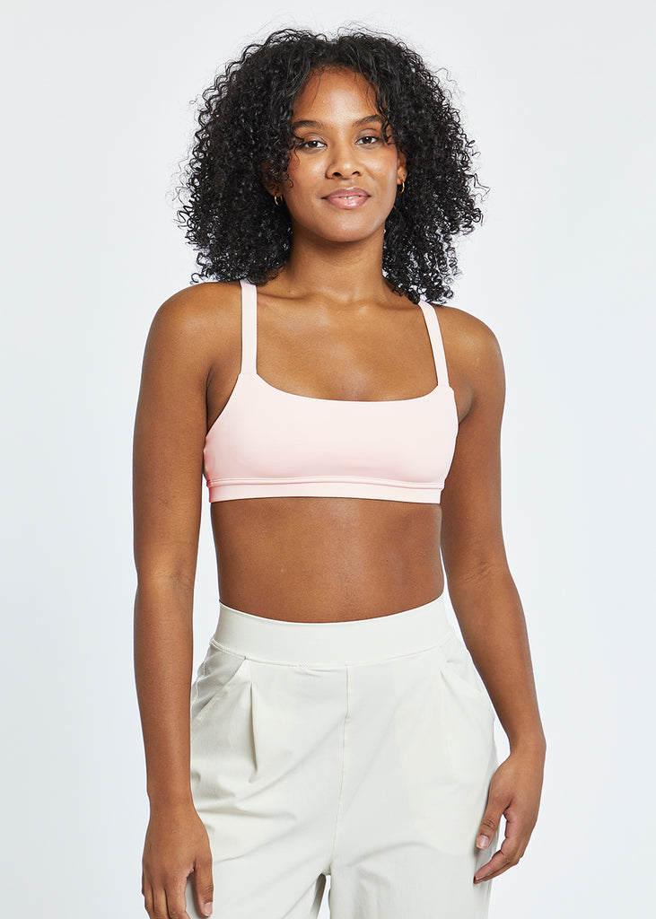 ⚡️Oiselle Pockito Bra⚡️, She has something to SMILE 😊 about! The Oiselle Pockito  Bra is beautiful, fits like a dream AND has pockets! Easily carry your  phone on your runs 🏃🏽‍♀️!